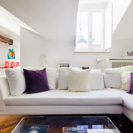 شقة Walking To The Duomo From A Luxury Penthouse