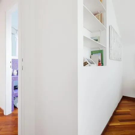 Walking To The Duomo From A Luxury Penthouse شقة